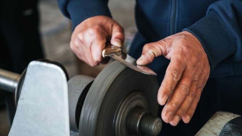 Honing-vs-Sharpening-Sharpening-101