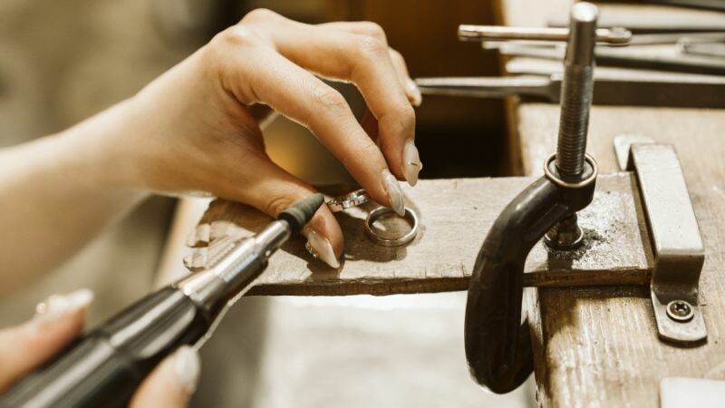 Howto Clean Jewelry CRATEX